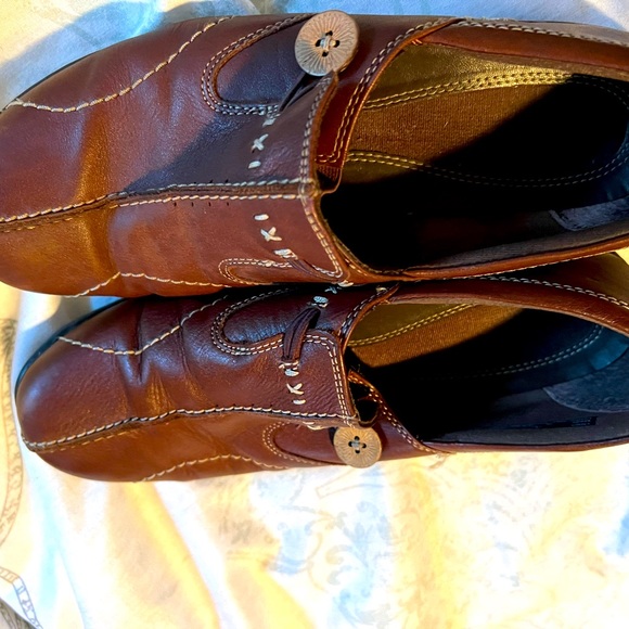 Clarks Uber comfortable slip on shoes. - Picture 6 of 7